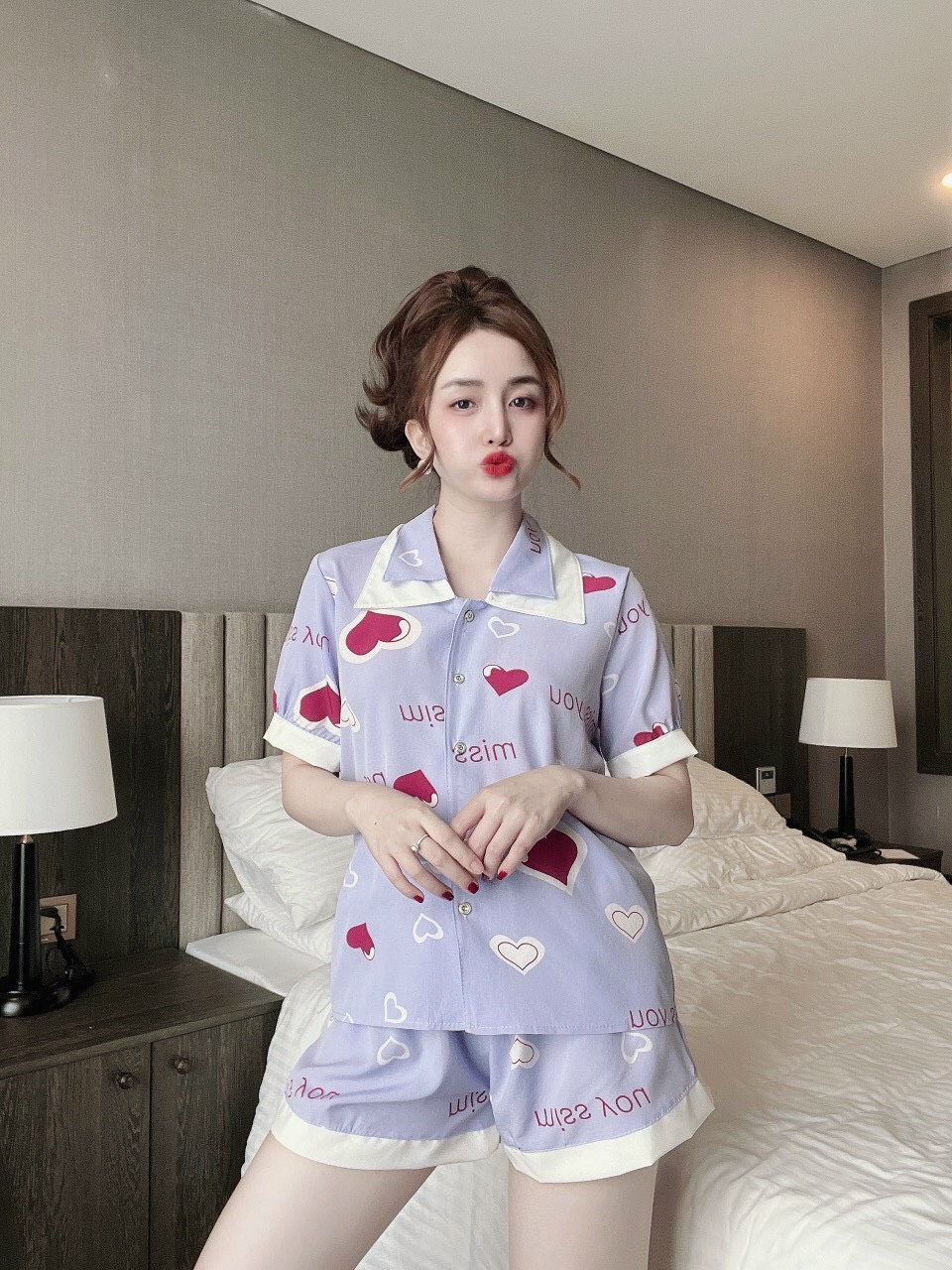 Bộ pijama nữ cộc tay quần đùi chất liệu lụa 100D xịn xò, bộ đồ ngủ nữ pyjama họa tiết loang đỏ sang trọng CC10
