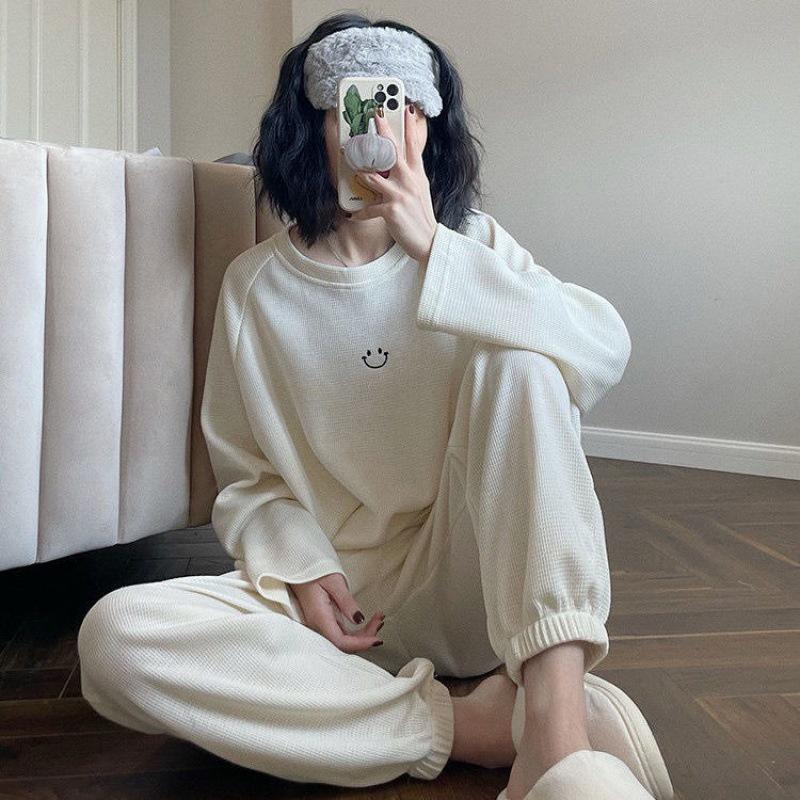 Set đồ nữ dài tay xinh, đồ bộ nữ kèm quần Jogger mix áo thun dài tay thu đông thêu hình mặt cười dễ thương giá rẻ BO006