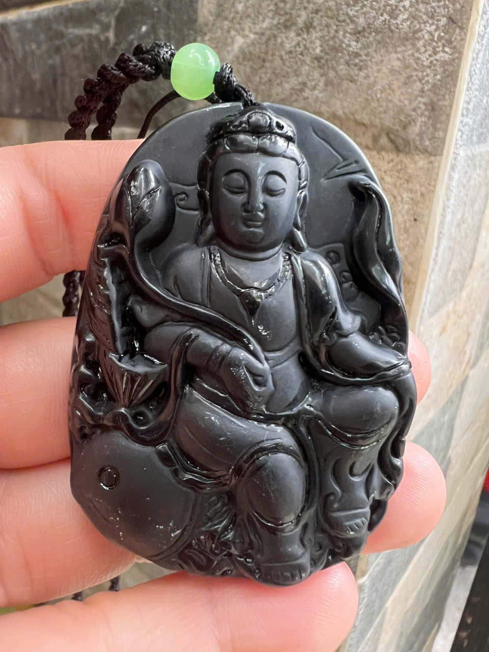 Mặt Dây Chuyền Nam Phật Quan Âm Cưỡi Cá Chép Đá Mã Não Đen Size To Cao 60mm Ngang 43mm Dầy 13mm ạ