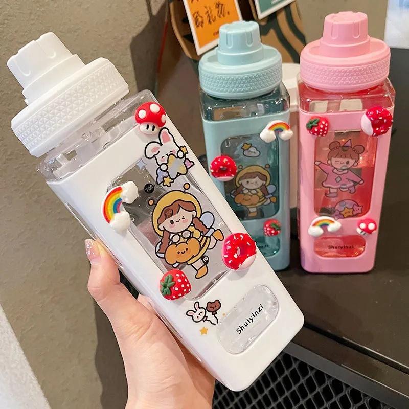 Bình Nước Vuông Dung Tích 700Ml Có Ống Hút , Quai Xách Tiện Dụng Tặng Kèm Sticker Xinh Xắn