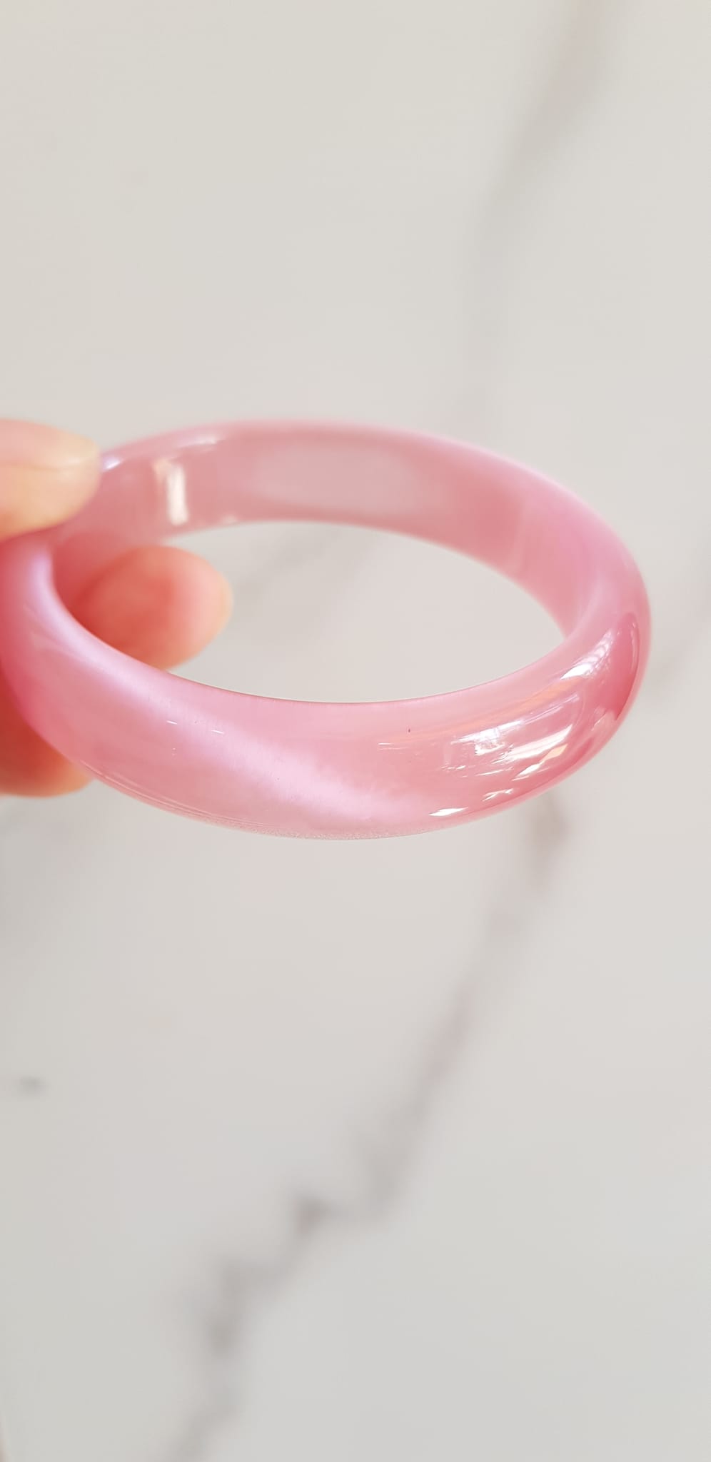 Vòng tay nữ đá mắt mèo hồng bản hẹ mới Ni 53mm x cao 13mm x dầy 7mm nữ 50kg - 57kg đeo màu hồng hồng nhẹ xinh tươi đẹp rẻ lắm chuẩn hợp nữ mệnh hỏa mệnh thổ ạ