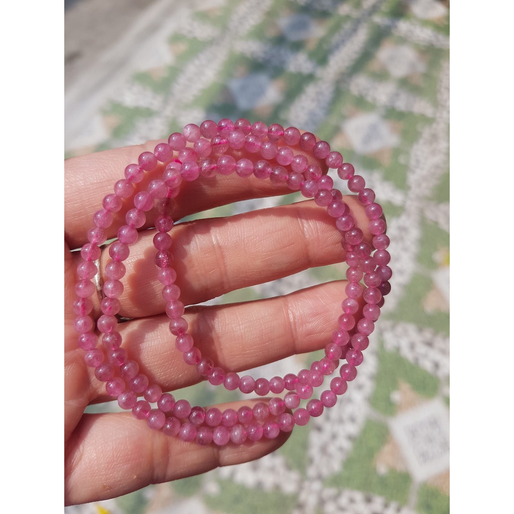 Vòng Tourmaline hồng tự nhiên quấn 3 vòng tay đẹp Size hạt 4mm đeo kiểu rất xinh xắn Chuẩn hợp nữ mệnh Hỏa và mệnh Thổ ạ