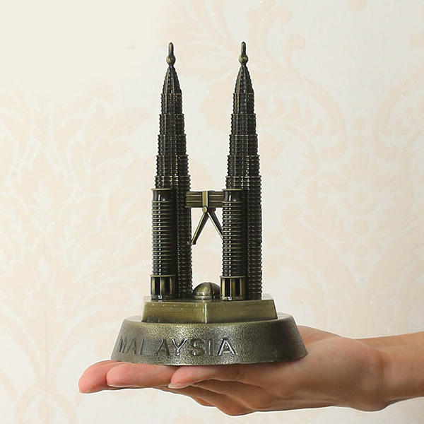 Mô hình tháp đôi Petronas cao 18.5 cm