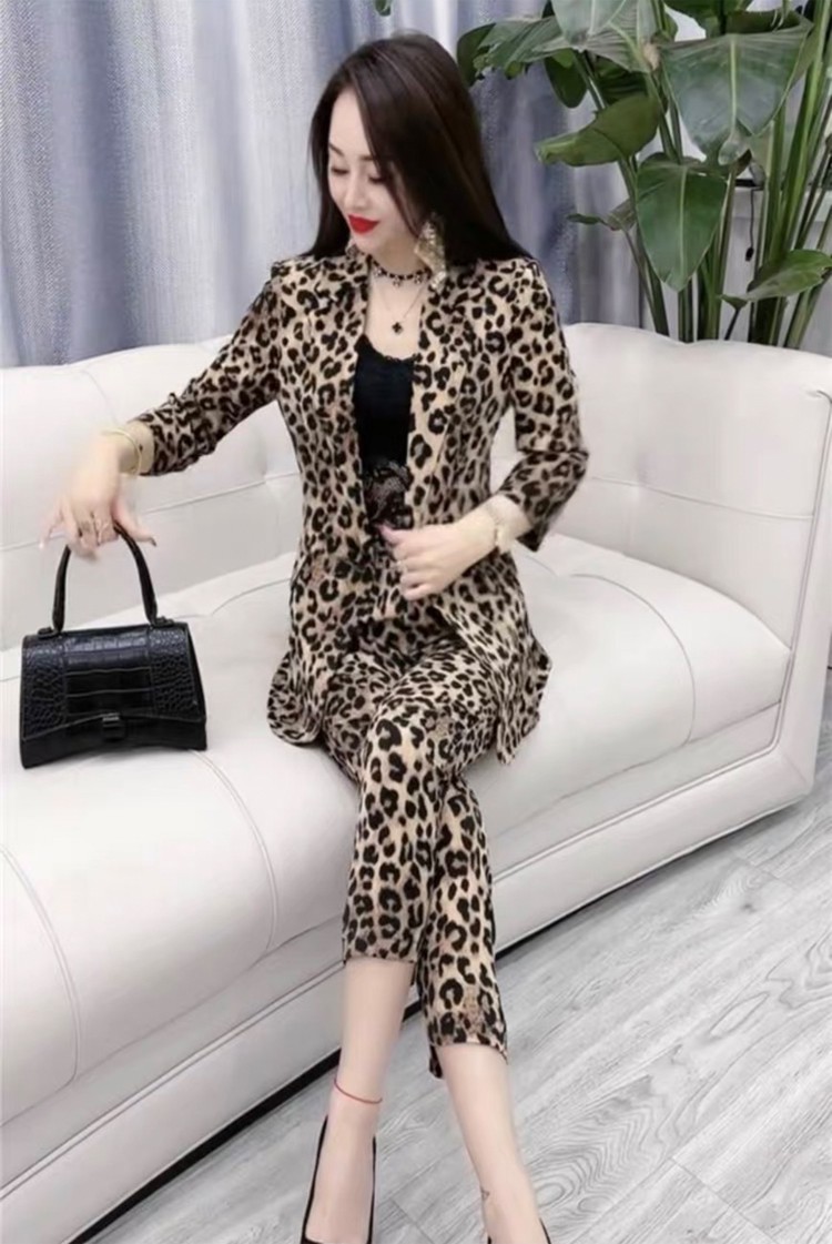 Sét lụa họa tiết beo kèm áo thun