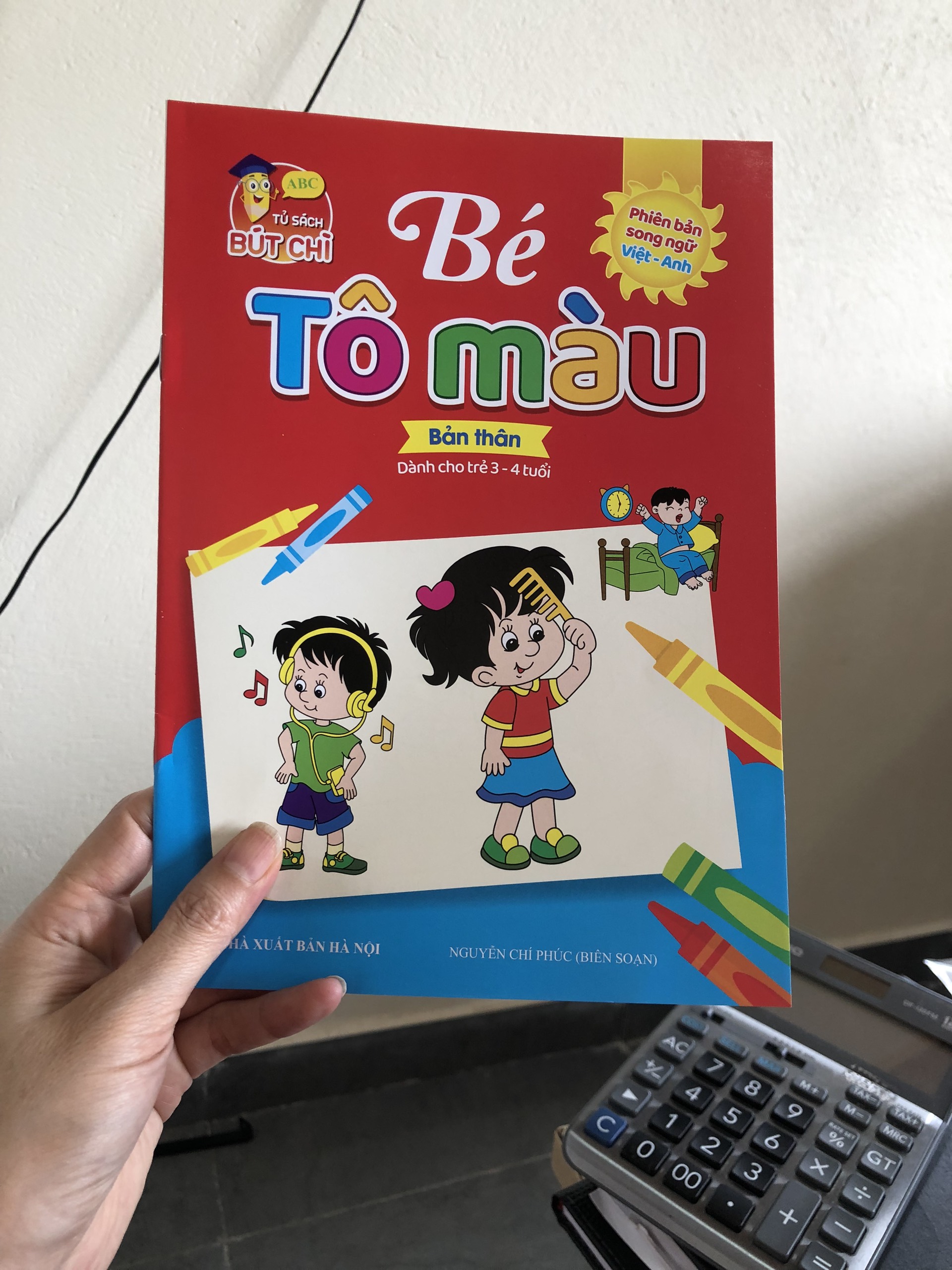 Bộ sách tô màu 3-4 tuổi phiên bản song ngữ Việt Anh 8 cuốn Bé tô màu bản thân - Bé tô màu các loài hoa - Bé tô màu các loại quả - Bé tô màu các loại cá - Bé tô màu động vật - Bé tô màu các loài chim - Bé tô màu động vật hoang dã - Bé tô màu đồ chơi của bé