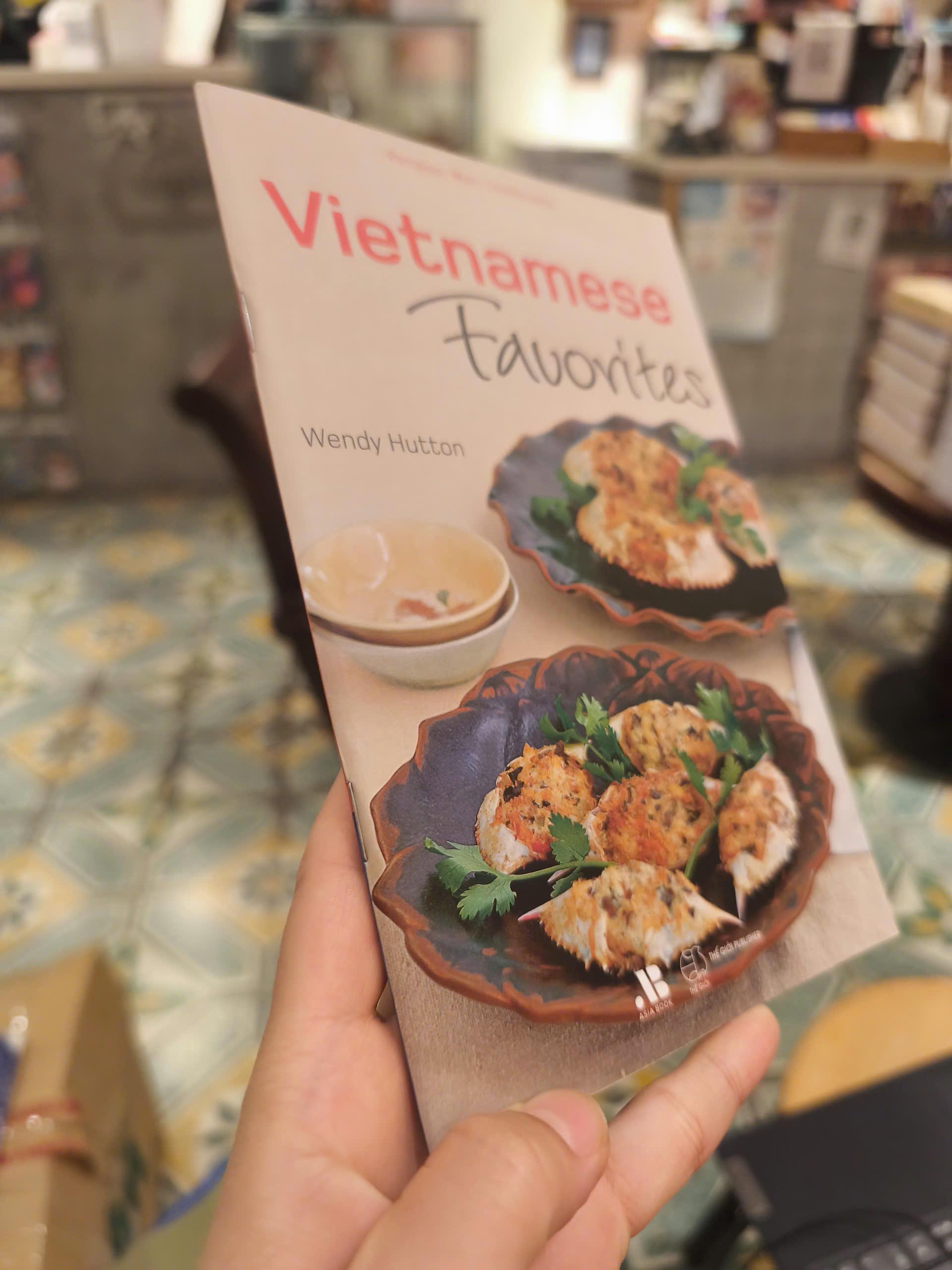 Sách - Vietnamese Favorites by Wendy Hutton - Periplus Mini Cookbooks