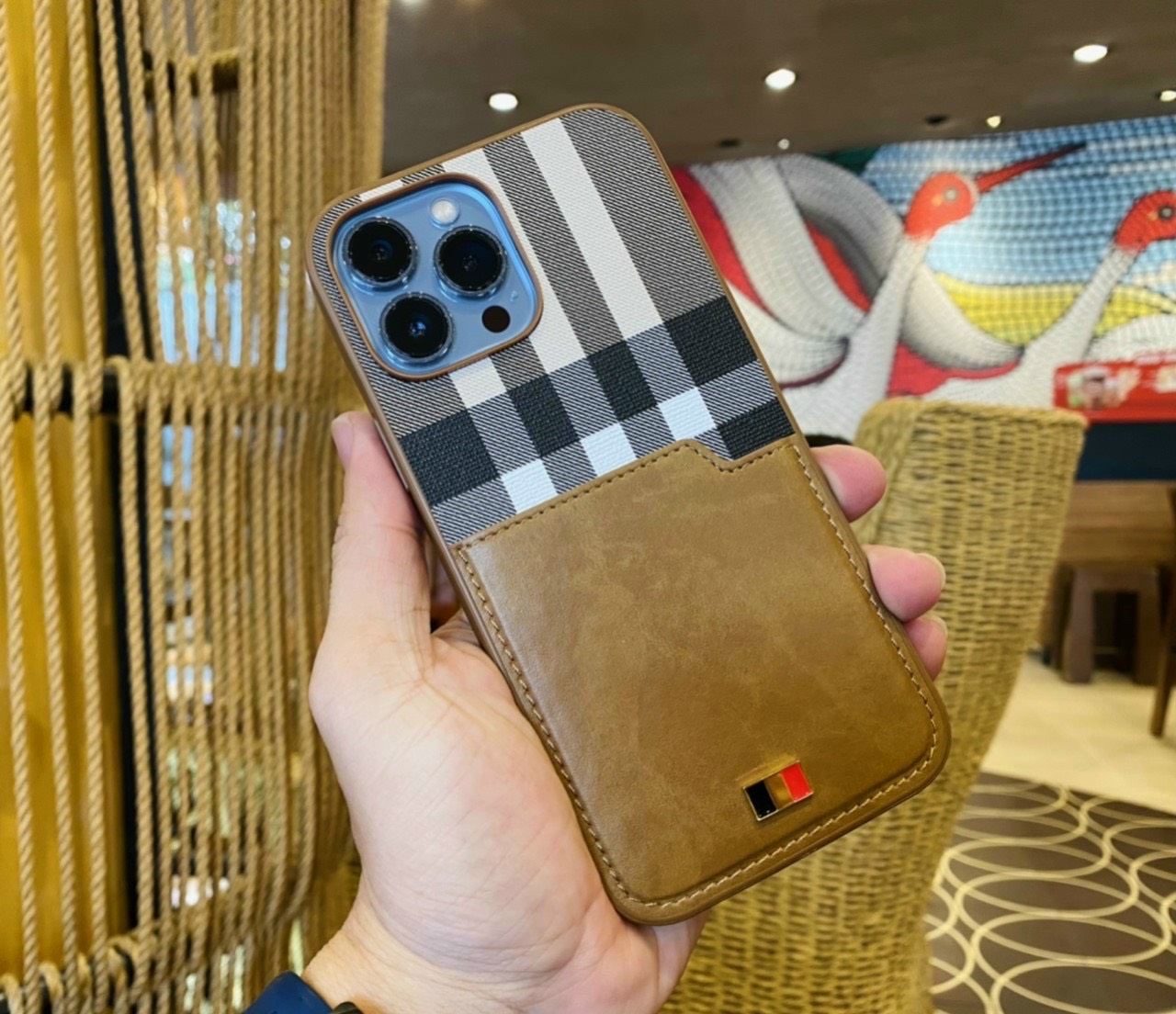 Ốp lưng da dành cho iPhone 13 Pro hiệu Mentor có ngăn để card, thẻ - Hàng chính hãng