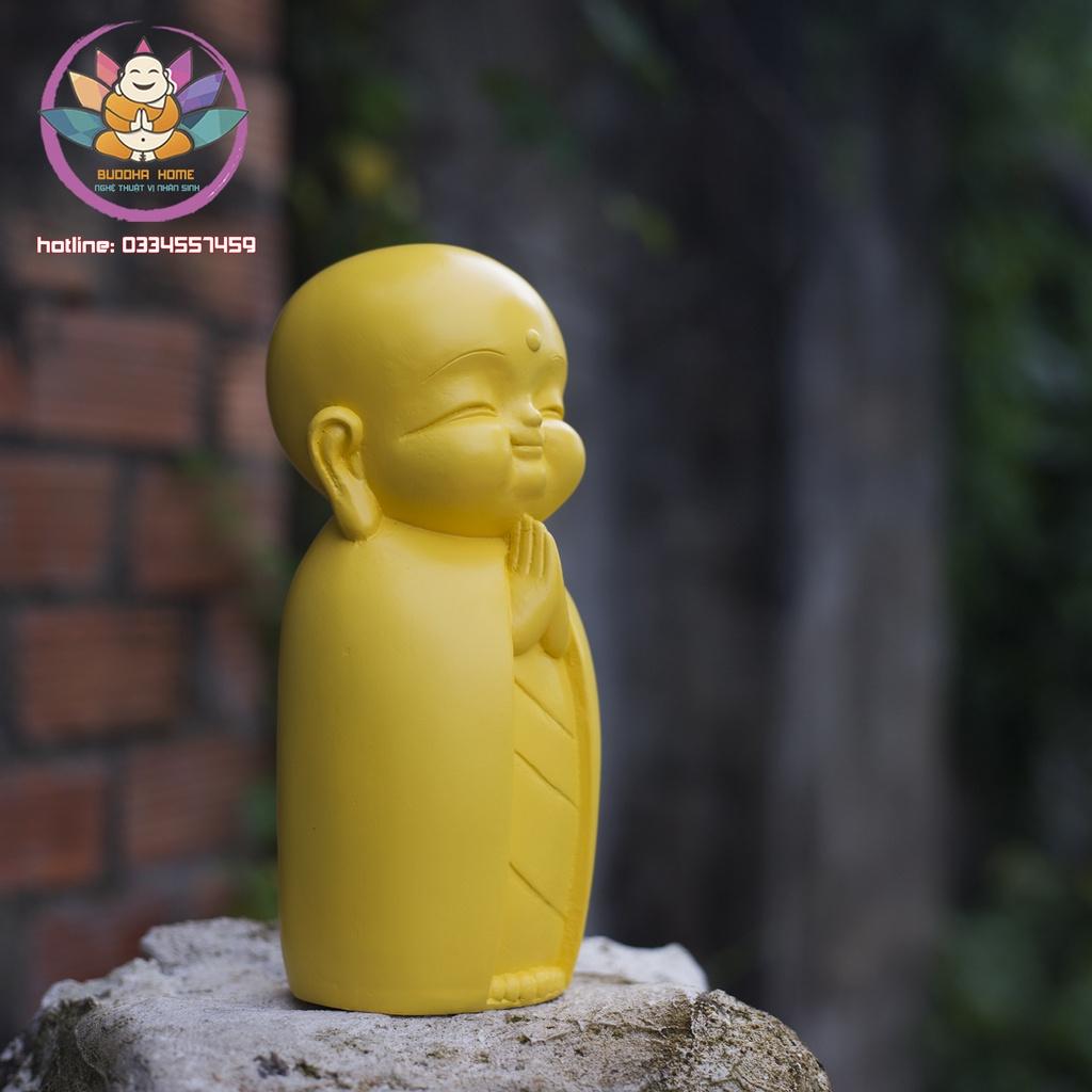 Chú tiểu decor hiện đại 21 cm trang trí nhà cửa màu vàng nhạt