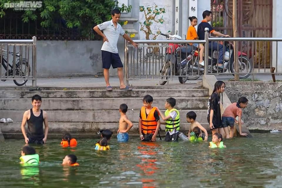 Áo phao bơi an toàn cho các bé