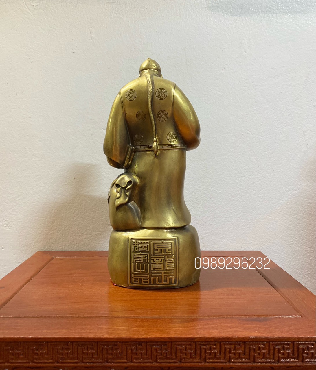 Tượng ông quản gia quản tài bằng đồng thau phong thủy
