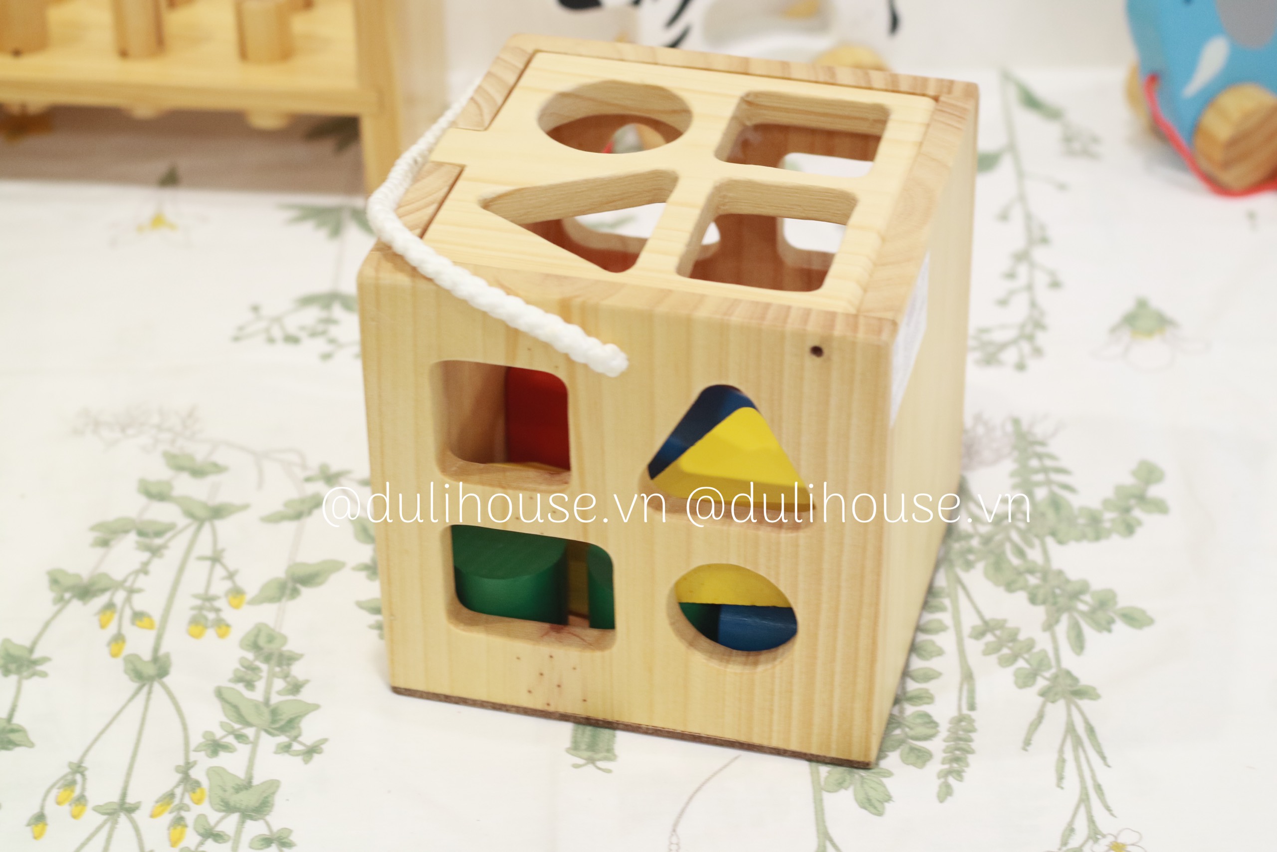 Hộp thả hình khối bằng Gỗ 4 màu 8 khối - Giúp bé tăng khả năng nhận biết Màu sắc, Hình khối và phát triển tư duy sớm - Sản xuất tại Việt Nam