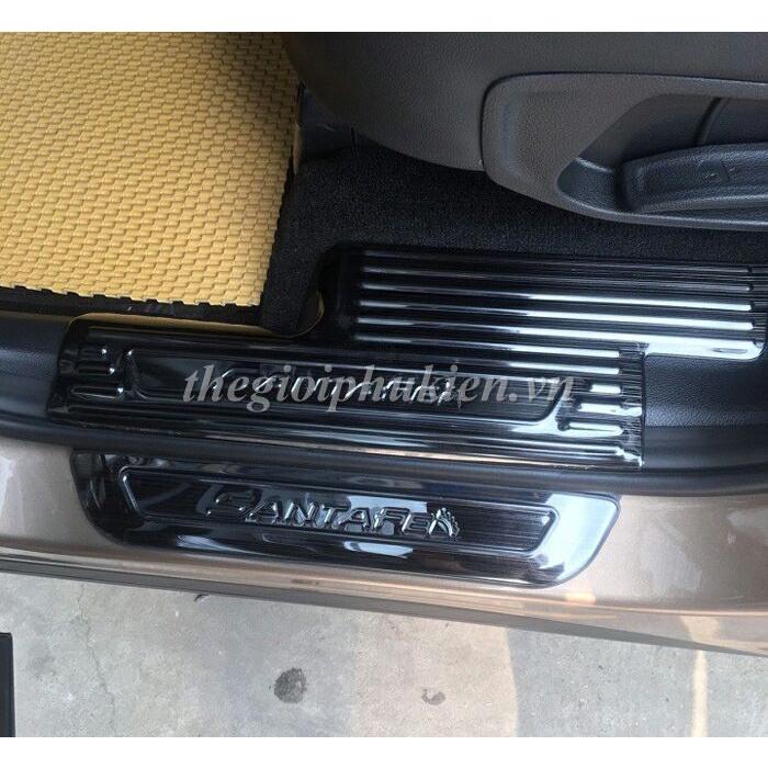 BỘ SẢN PHẨM Nẹp bước chân và ốp chống trầy cốp Hyundai Santafe 2019 - Mẫu Titan