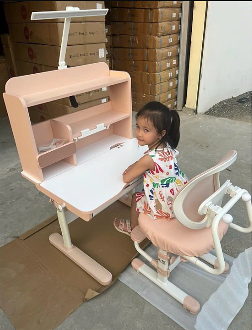 Bộ bàn ghế học sinh thông minh chống cận điều chỉnh cao thấp tay quay Tundo CTIRSP80 kèm đèn ngang 80cm