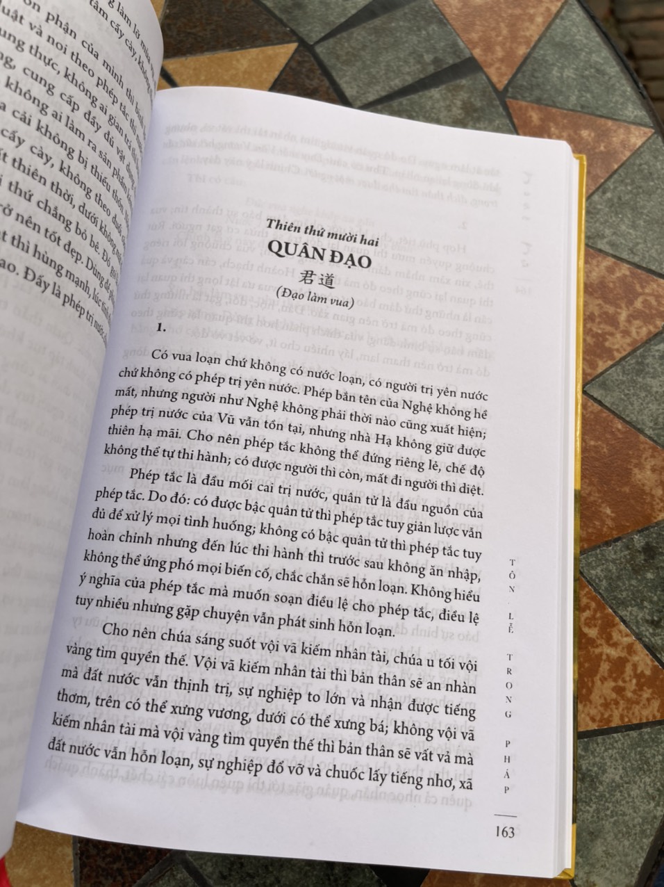 (Bộ sách CHƯ TỬ TINH TUYỂN do Ngô Trần Trung Nghĩa dịch và biên soạn - Bìa cứng) HÀN PHI TỬ - ĐỊNH PHÁP DƯƠNG QUYỀN - Khang Việt Book - NXB Văn Học