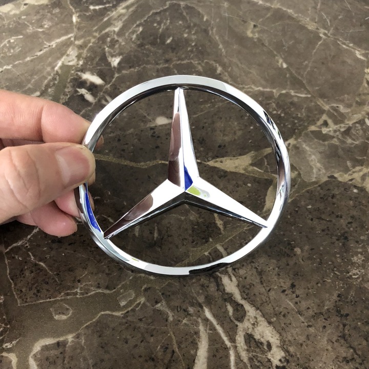 Logo biểu tượng sau xe ô tô Mercedes cao cấp M9