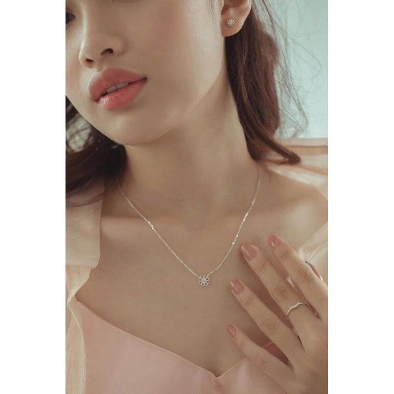 Nhẫn bạc Bling It hạt đá chữ V BIN281