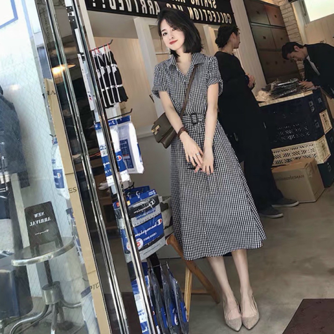 Đầm sm kẻ đen kèm belt