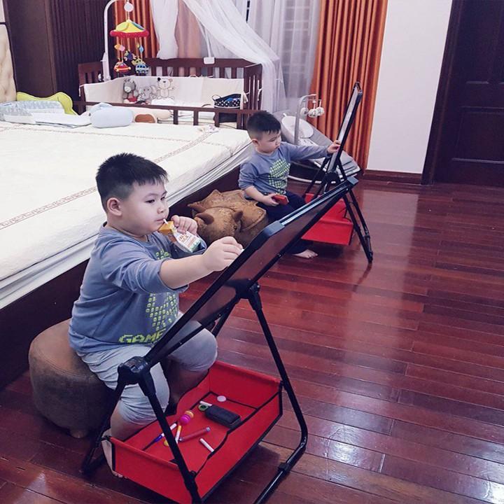 Bảng vẽ 2 mặt kèm dụng cụ phấn, giẻ lau, bút màu, nam châm,số và chữ cái