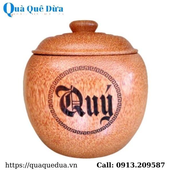 Bình Trà Gỗ Dừa Gọn Đẹp Khắc Hoa Văn Chữ Phú Quý Và Bình Trà 700 - 950ml - Sản Phẩm Được Sản Xuất Tại Bến Tre