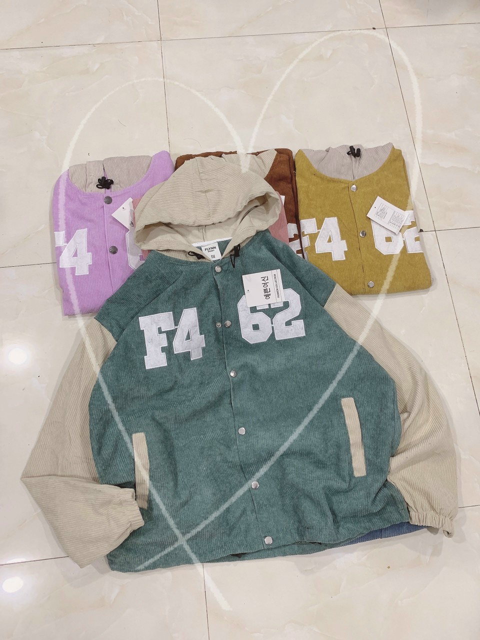 Áo Khoác Nhung Kaki Kiểu Bomber Unisex Có Nón Mũ Thêu F462 Nút Bấm - Nam Nữ Teen hàn Quốc Mặc Đẹp