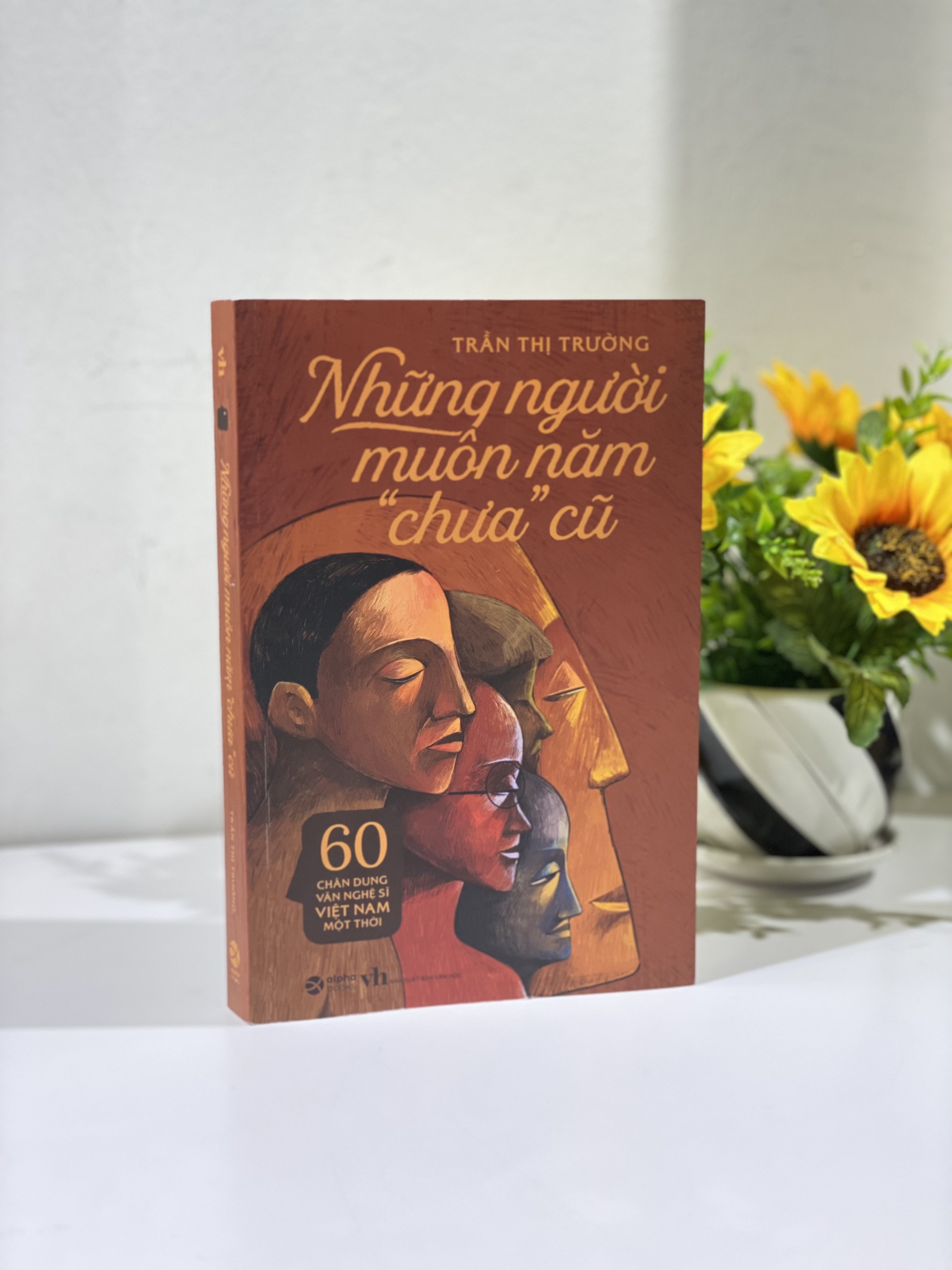 Những Người Muôn Năm Chưa Cũ Sách Bản Quyền