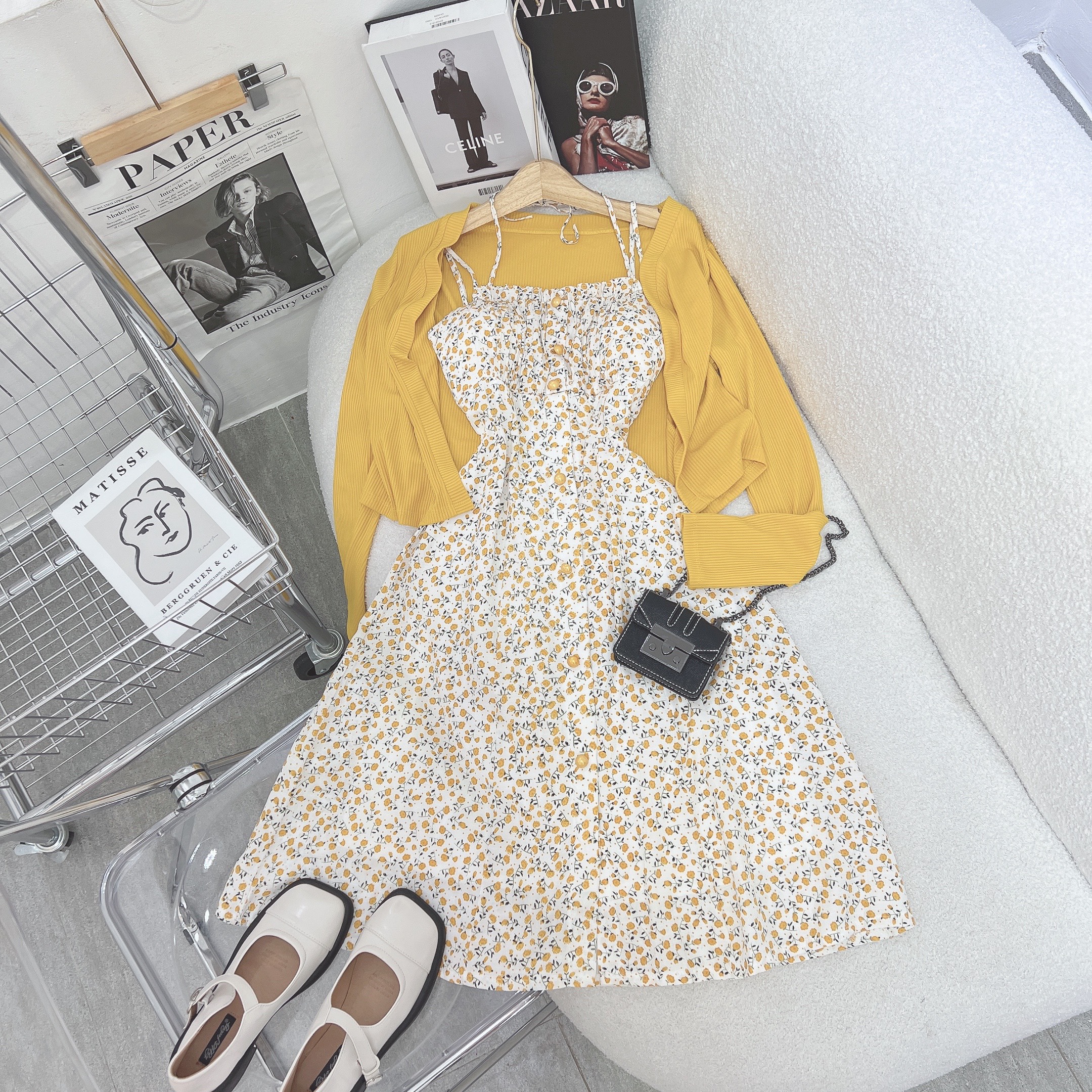 Đầm midi 2 dây hoa vàng kèm áo khoác vàng tôn da trắng sáng - Rossy Fashion