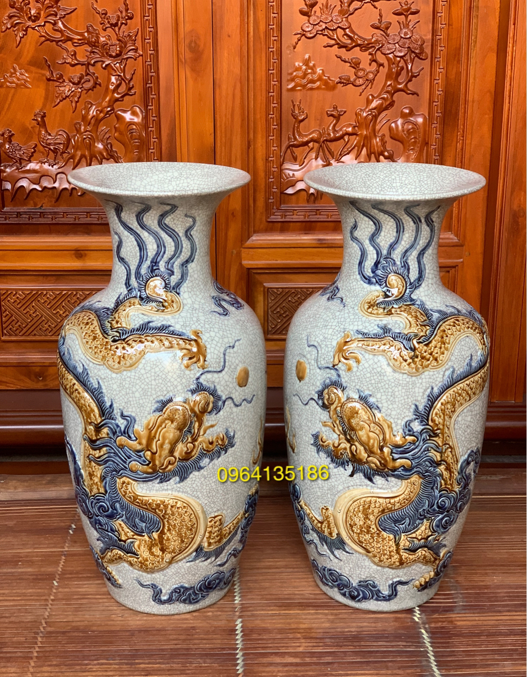 Đôi lọ lục bình thờ men rạn đắp rồng nổi h52cm gốm sứ Bát Tràng