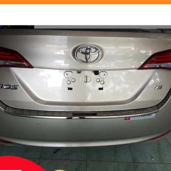 Bậc cốp dành cho Toyota Vios 2019 Inox- ốp chống trầy cốp ngoài