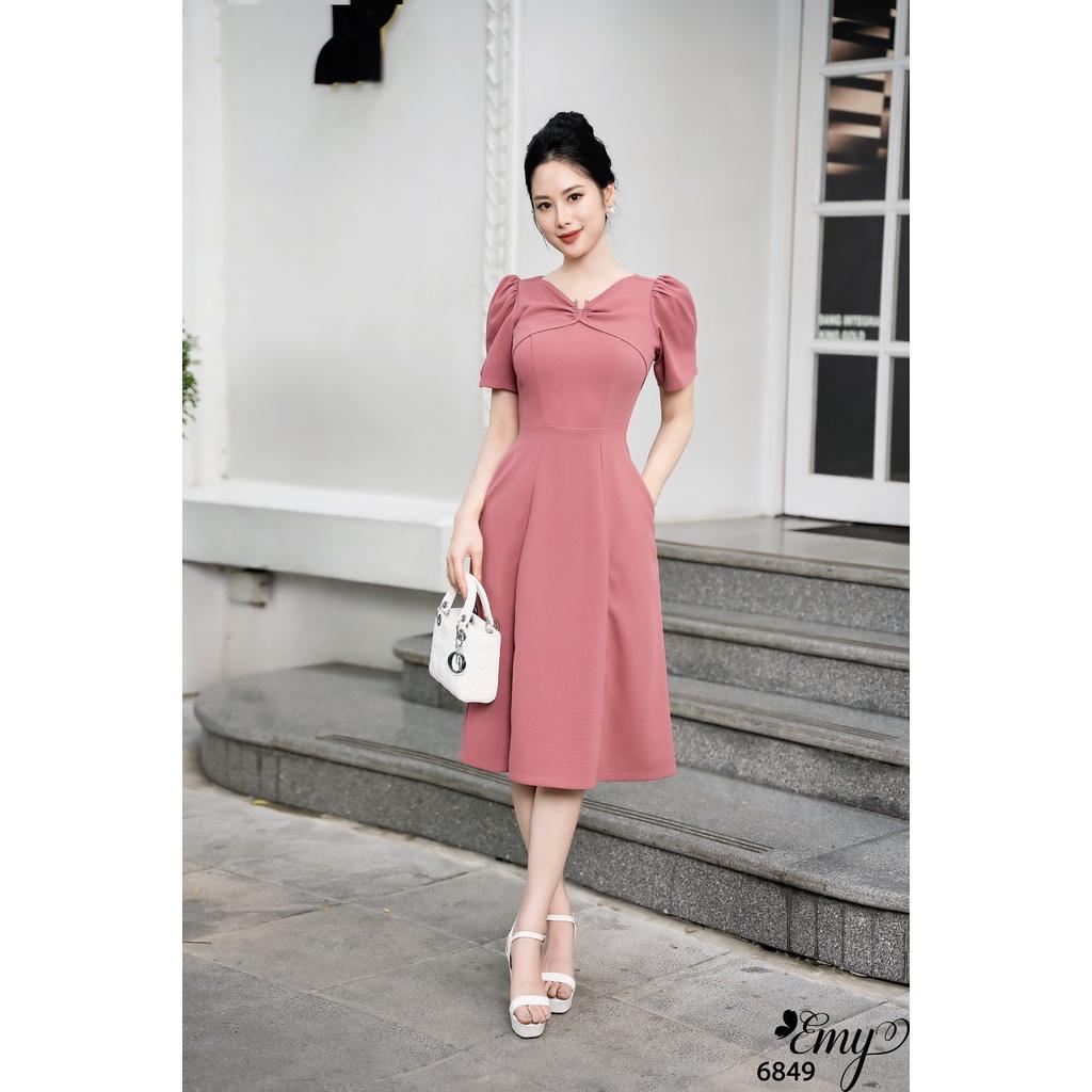 Đầm EMY EM6849 Xoè Cổ Gắn Khoen