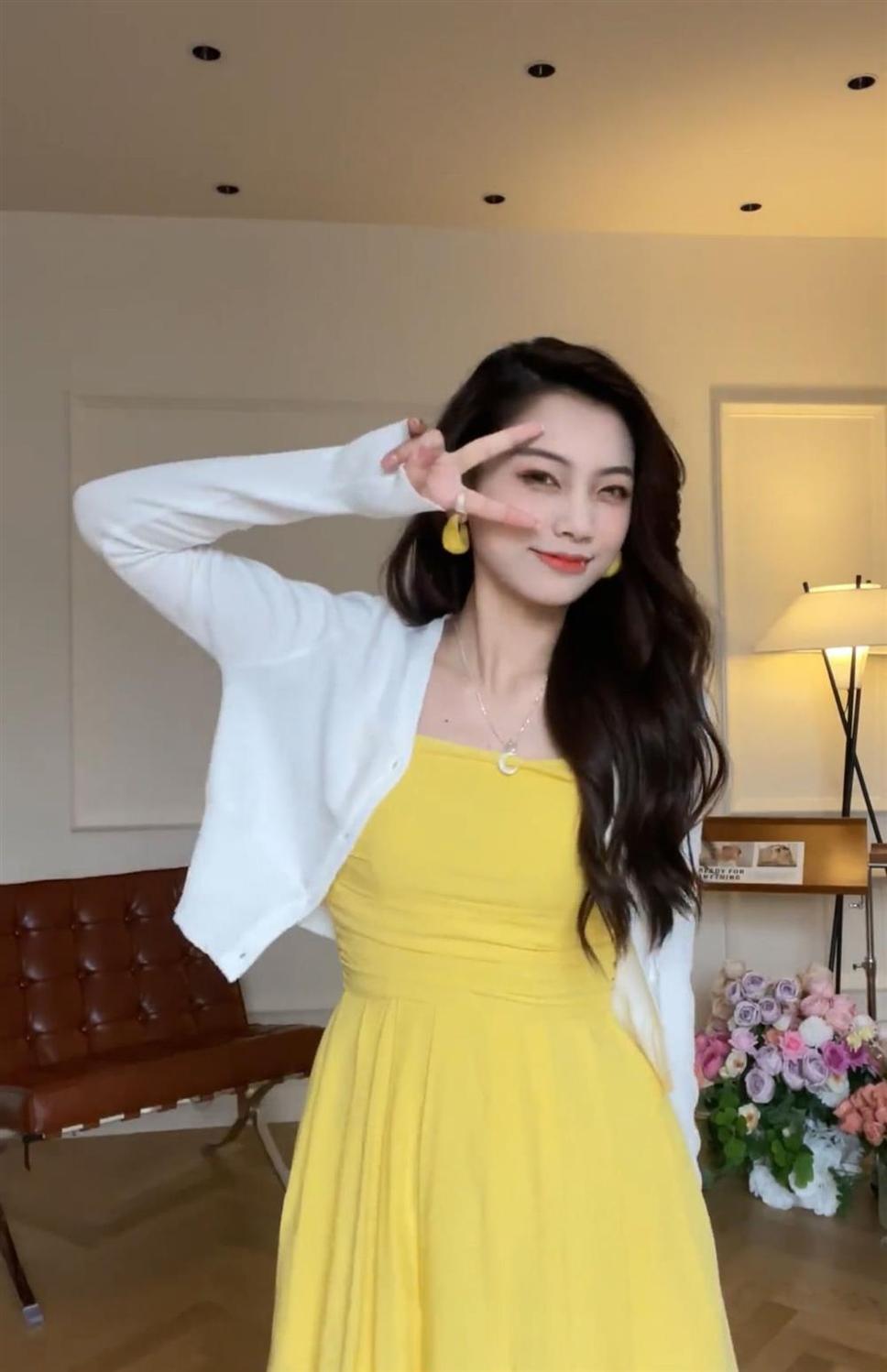 TOBE1SHOP Tea Break French Sling Dress 2023 Mùa hè bờ biển nghỉ mát thắt lưng có vẻ gầy màu vàng một chữ đầm dài