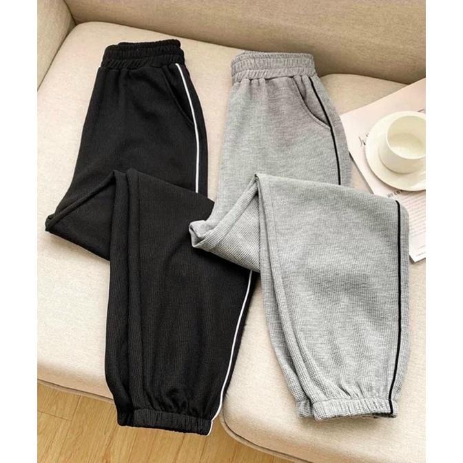 Quần Jogger Nữ 1 Sọc Dáng Rộng Ống Bo Vải Thun Tăm Thể Thao 3 Màu Siêu Xinh