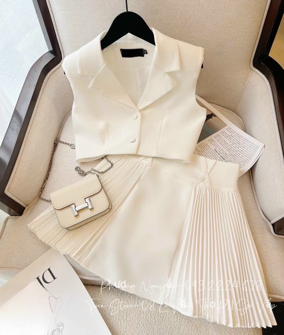 SÉT ÁO CỔ VEST CÀI NÚT KÈM CHÂN VÁY DẬP LY 2 BÊN MÀU Y HÌNH