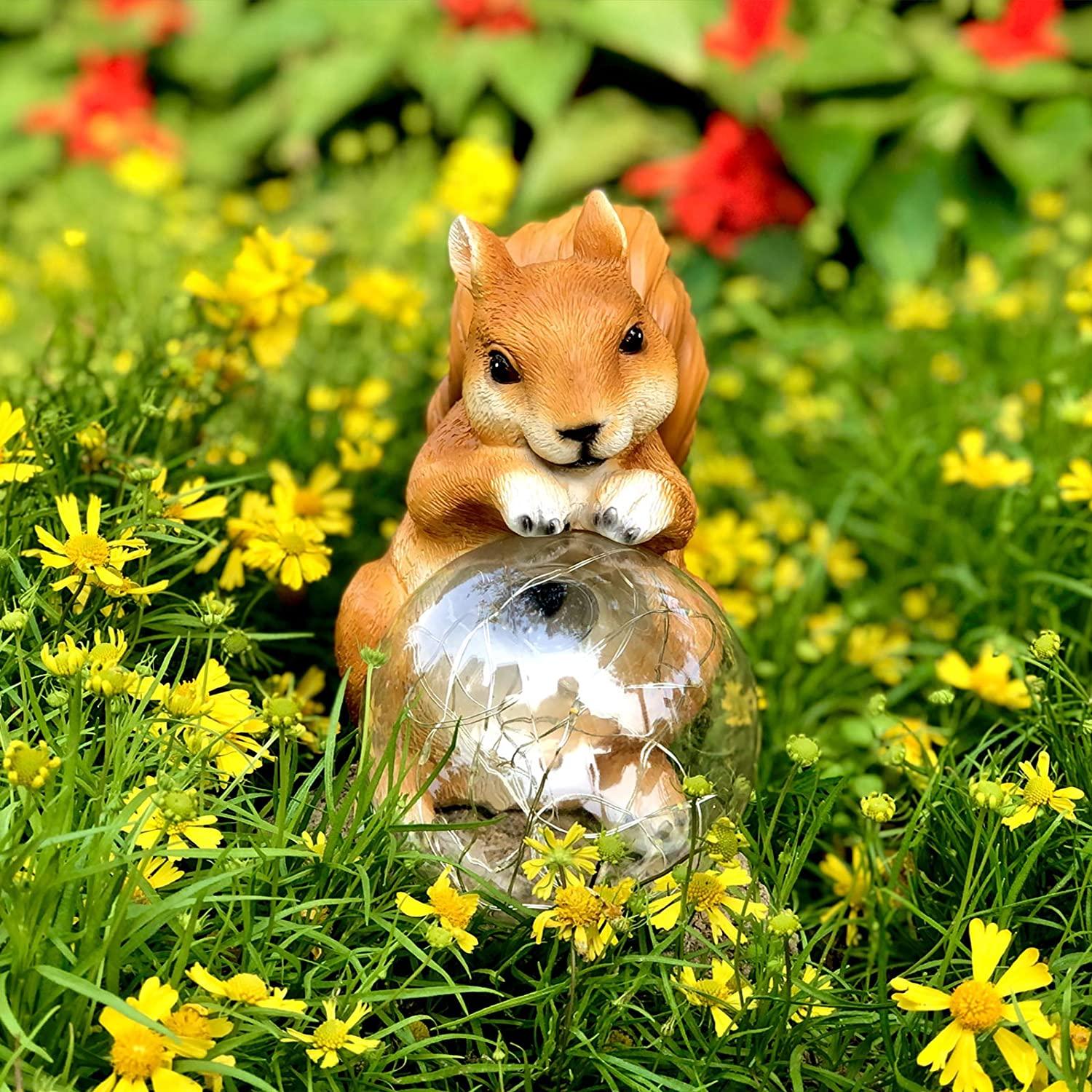Tượng sóc ngoài trời với đèn LED năng lượng mặt trời trang trí sân vườn