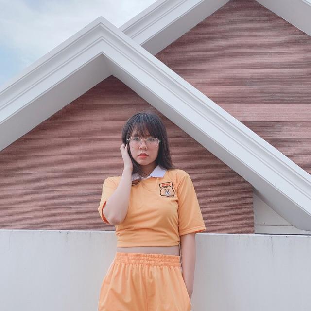 Áo kiểu croptop cổ bẻ lo go thêu nữ