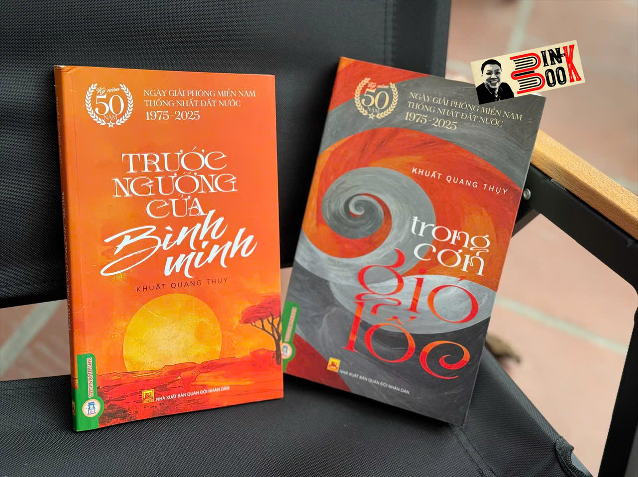 (Combo 2 cuốn) TRONG CƠN GIÓ LỐC - TRƯỚC NGƯỠNG CỬA BÌNH MINH – Khuất Quang Thuỵ - Vietnambook – NXB Quân Đội Nhân Dân