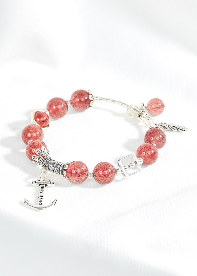 Vòng thạch anh ưu linh dâu đỏ phối charm mỏ neo Ngọc Quý Gemstones