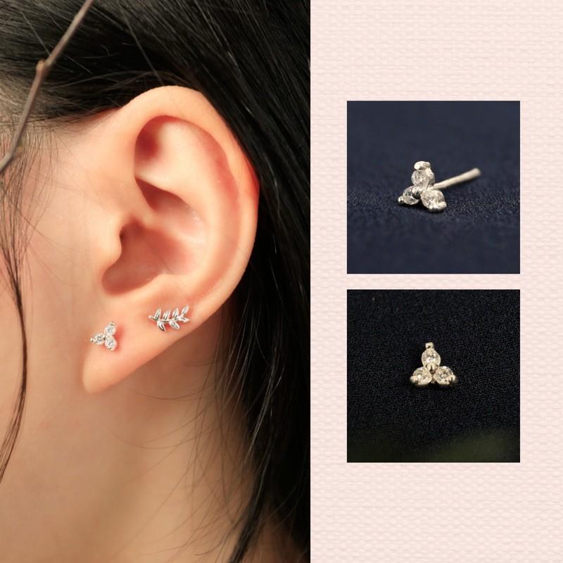 Khuyên hoa ba đá S925 LANN