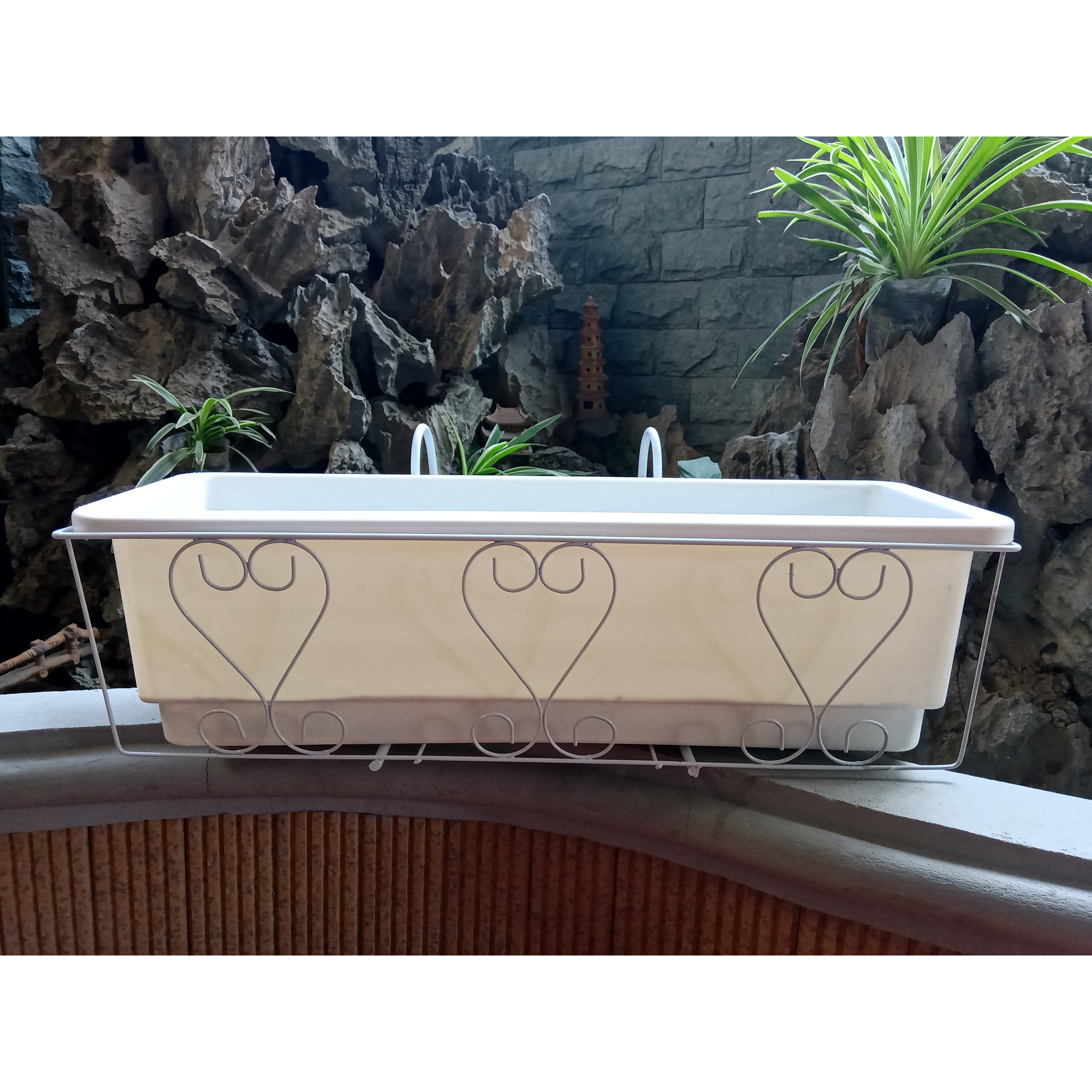 Móc treo ban công kèm chậu thông minh màu trắng 67x24x20 cm