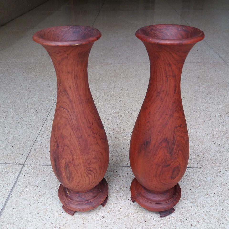 Bình lọ- một đôi gỗ cẩm nguyên khối kích thước cao 24cmx9cm
