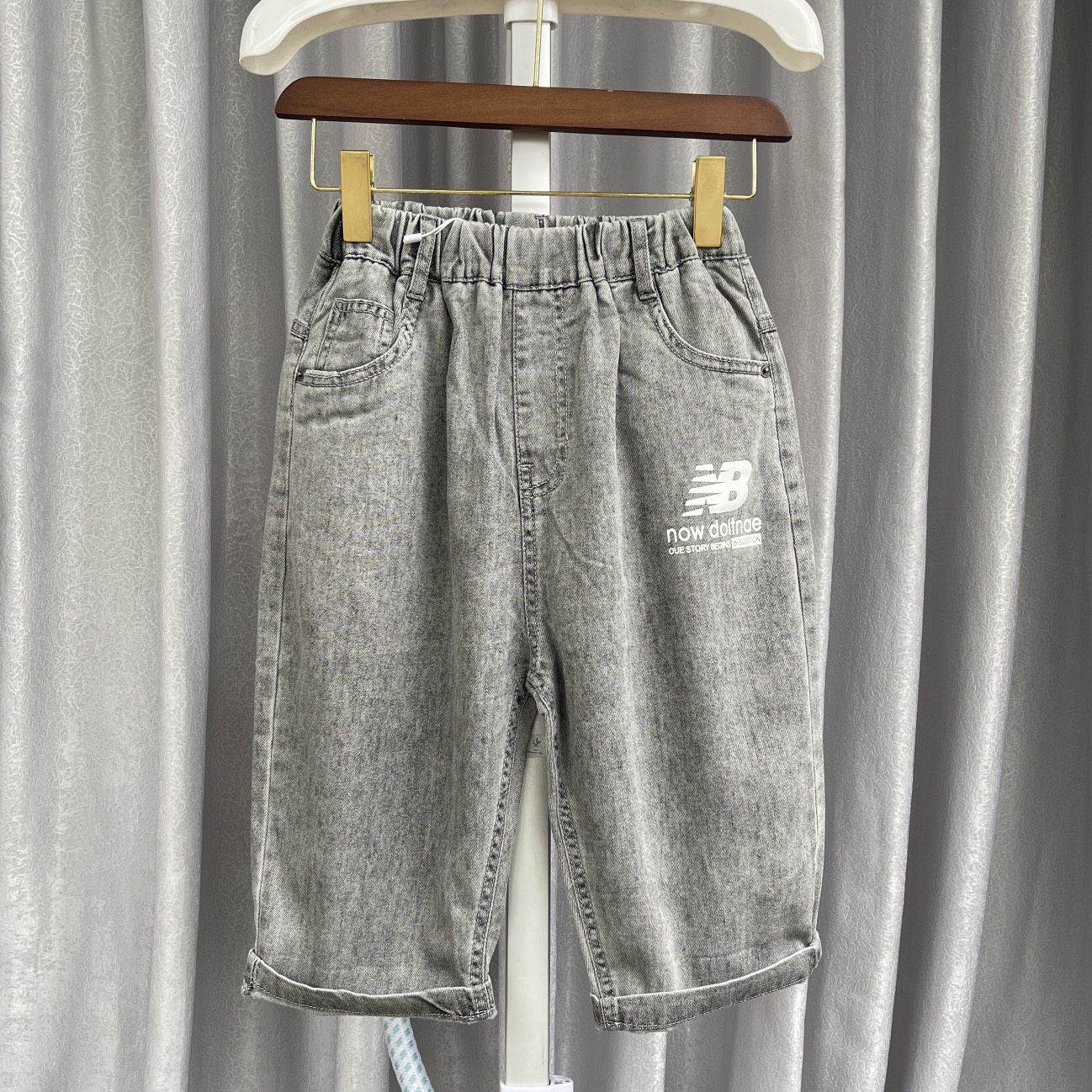 Quần bò bé trai lửng size đại, Quần jean trẻ em 10-16 tuổi in chữ NB vải mềm mại khỏe khắn thời trang