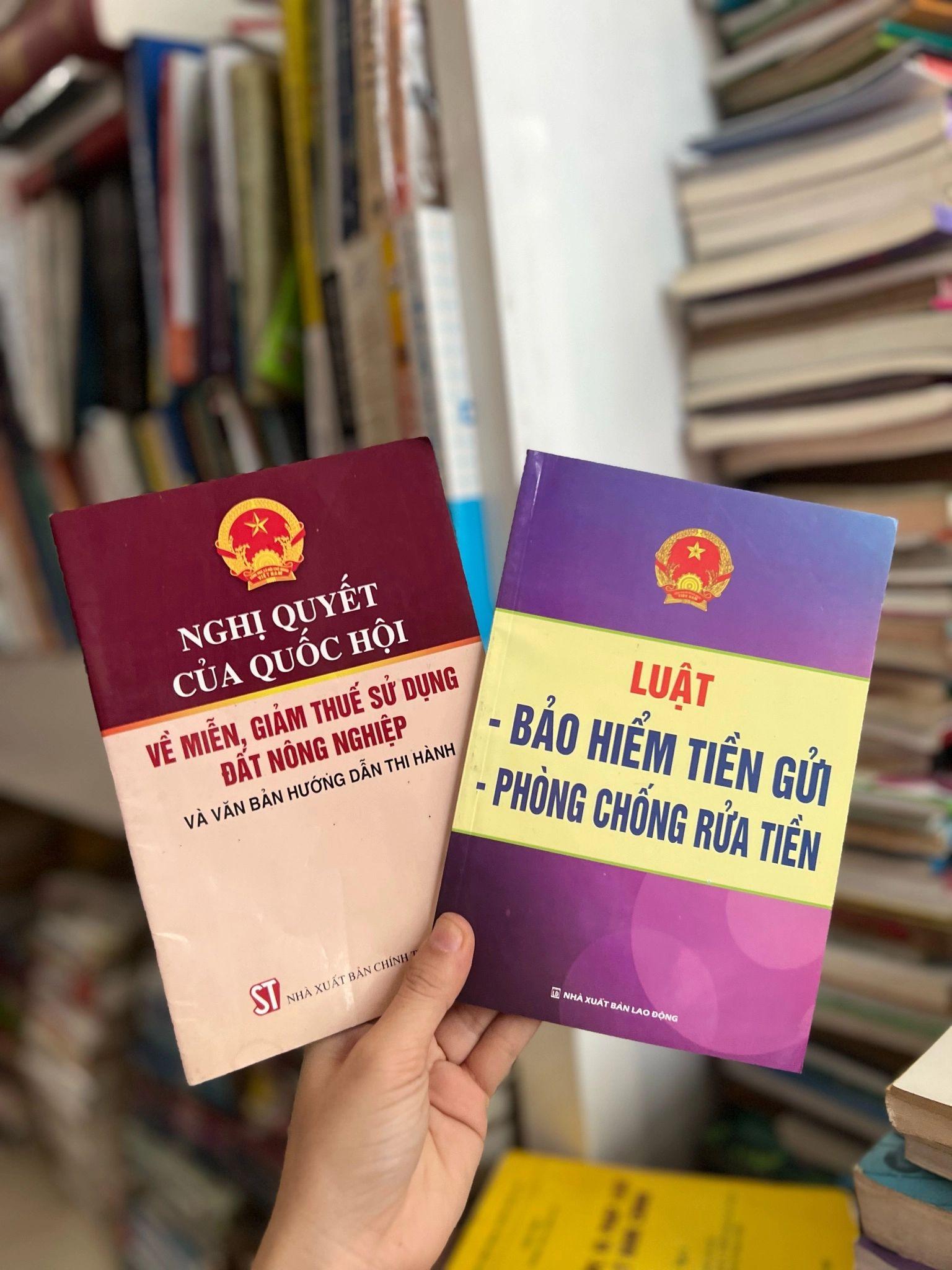 2 quyển Luật