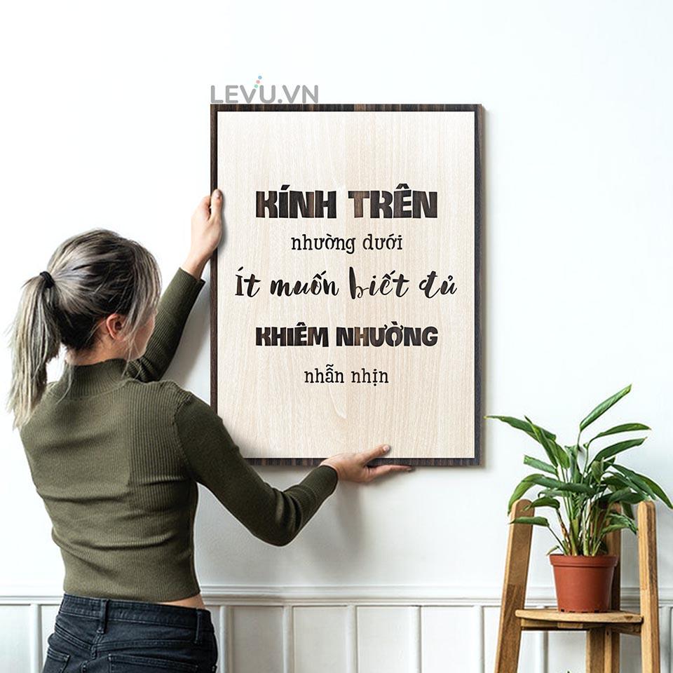 Tranh treo tường phòng ngủ LEVU LV028 "Kính trên nhường dưới, ít muốn biết đủ, khiêm nhường nhẫn nhịn"