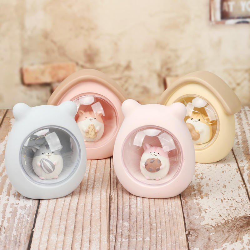 Đèn ngủ Chuột Hamster yêu đồ ăn ngồi trong buồng kính (Giao Mẫu Ngẫu Nhiên)