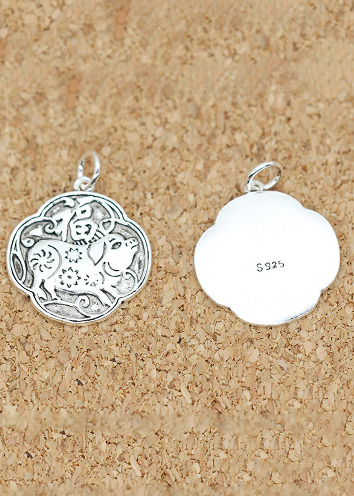 Charm bạc hình con heo tranh đông hồ treo - Ngọc Quý Gemstones