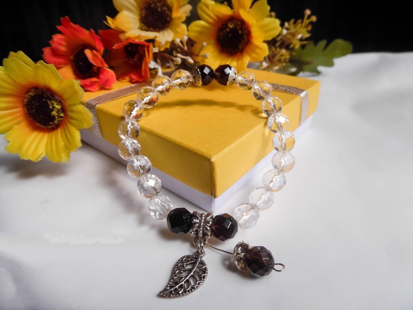 Vòng tay phong thủy đá Thạch Anh Trắng Cắt Giác 8 ly mix Charm