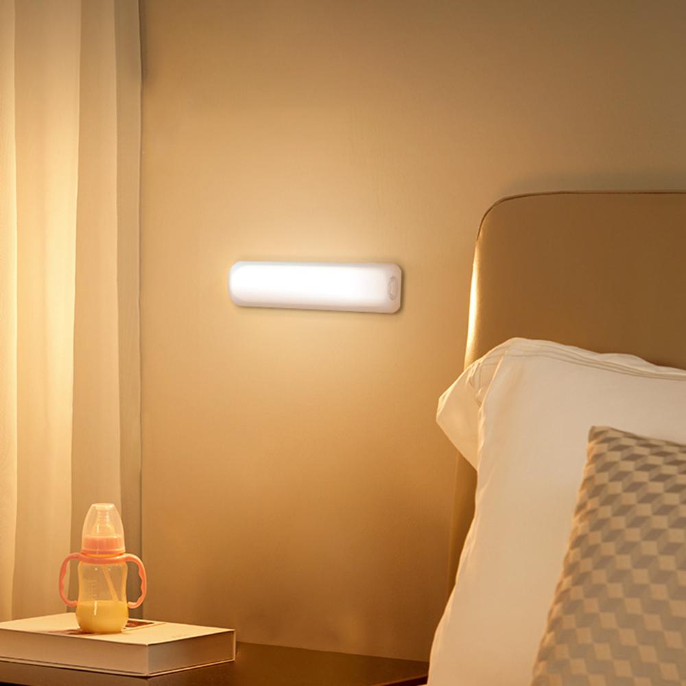 Đèn ngủ LED với kích thước nhỏ gọn, dễ dàng cho bạn mang theo khi làm đèn pin. Đi kèm với bộ điều khiển từ xa,
