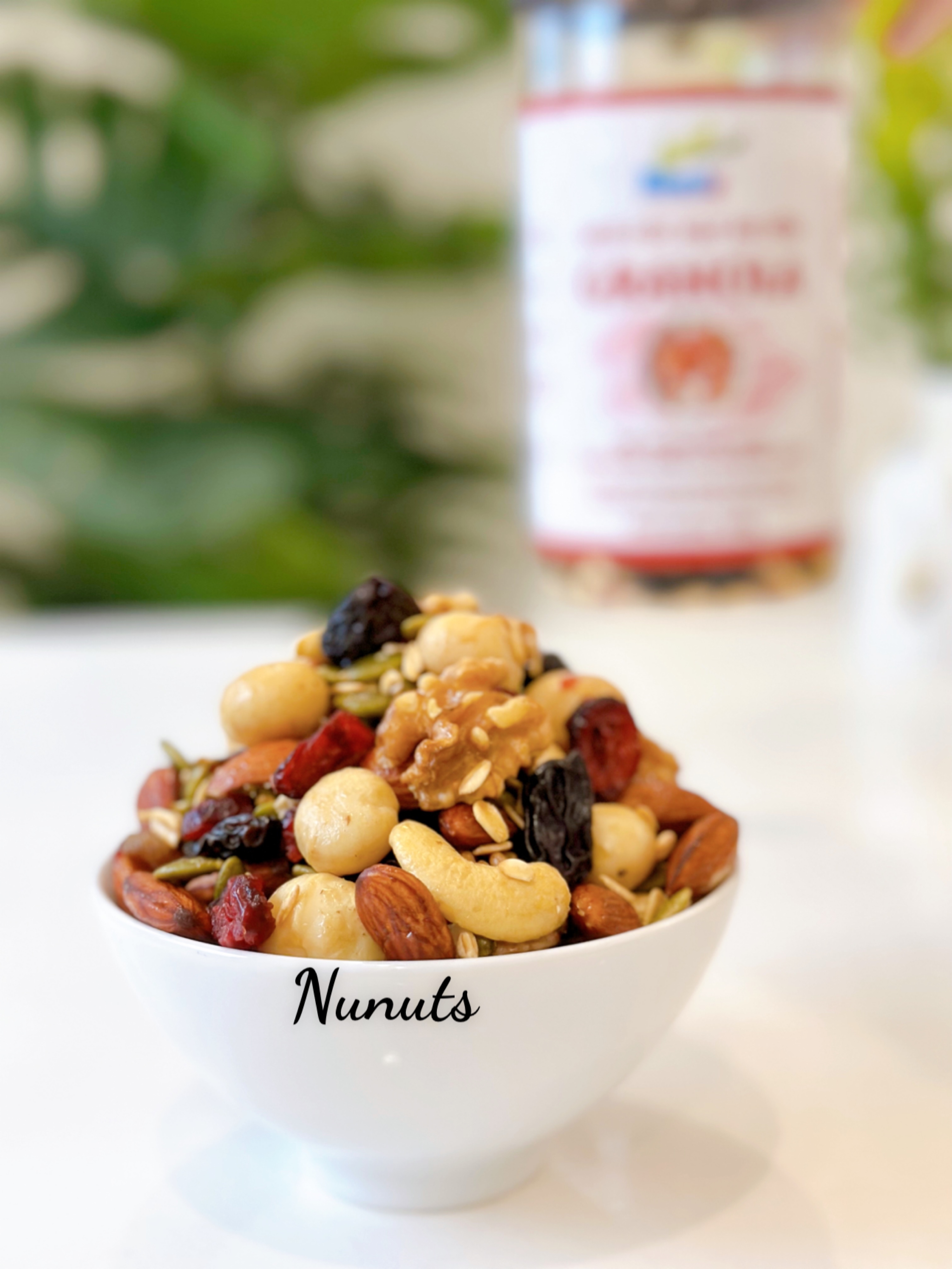 Granola siêu hạt macca úc Nunuts với 10% yến mạch là ngũ cốc ăn liền dành cho bà bầu, người muốn tăng giảm cân nặng