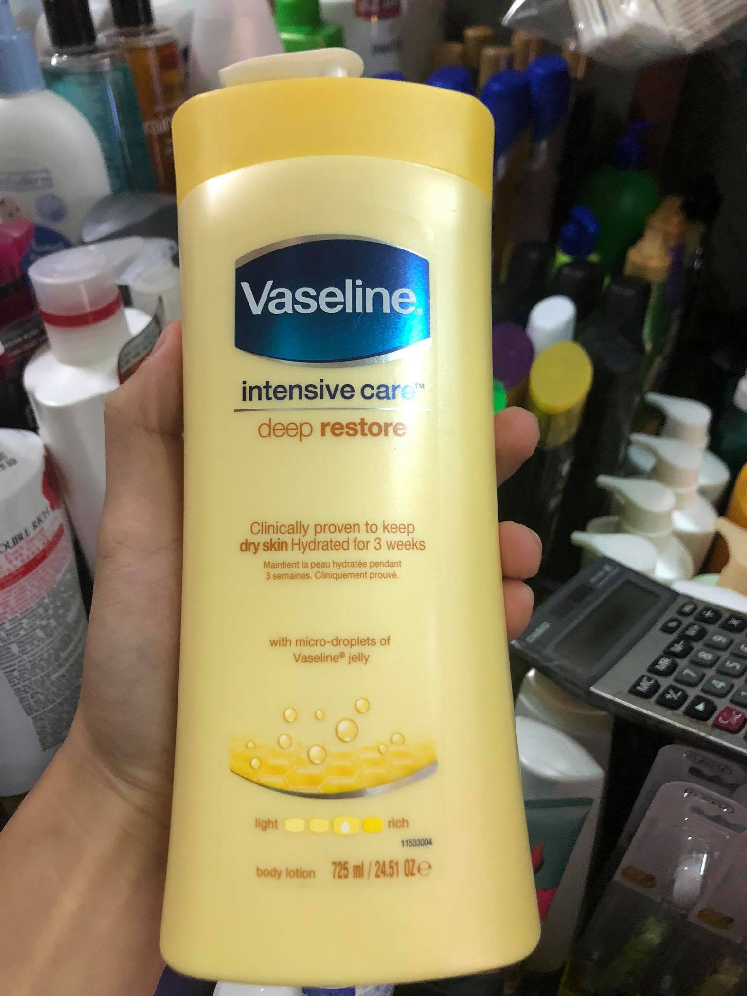 Sữa dưỡng thể Vaseline Intensive Care Essential Healing Lotion 725ml Vàng