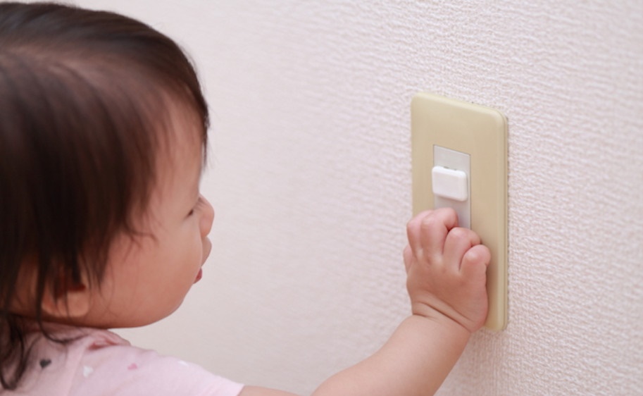 Bịt ổ điện an toàn cho bé - nội địa Nhật Bản