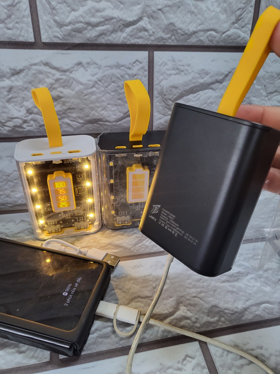 Pin Sạc Dự Phòng Trong Suốt LINRUI LR003 10000mAh Hình Pin, Đèn LED 3 Mức Sáng - Hàng Chính Hãng